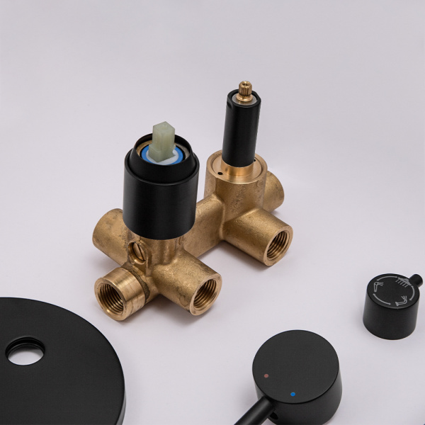 Душевой комплект AVS Slimmer 4в1 черный матовый Душевой комплект AVS Slimmer 4в1 черный матовый